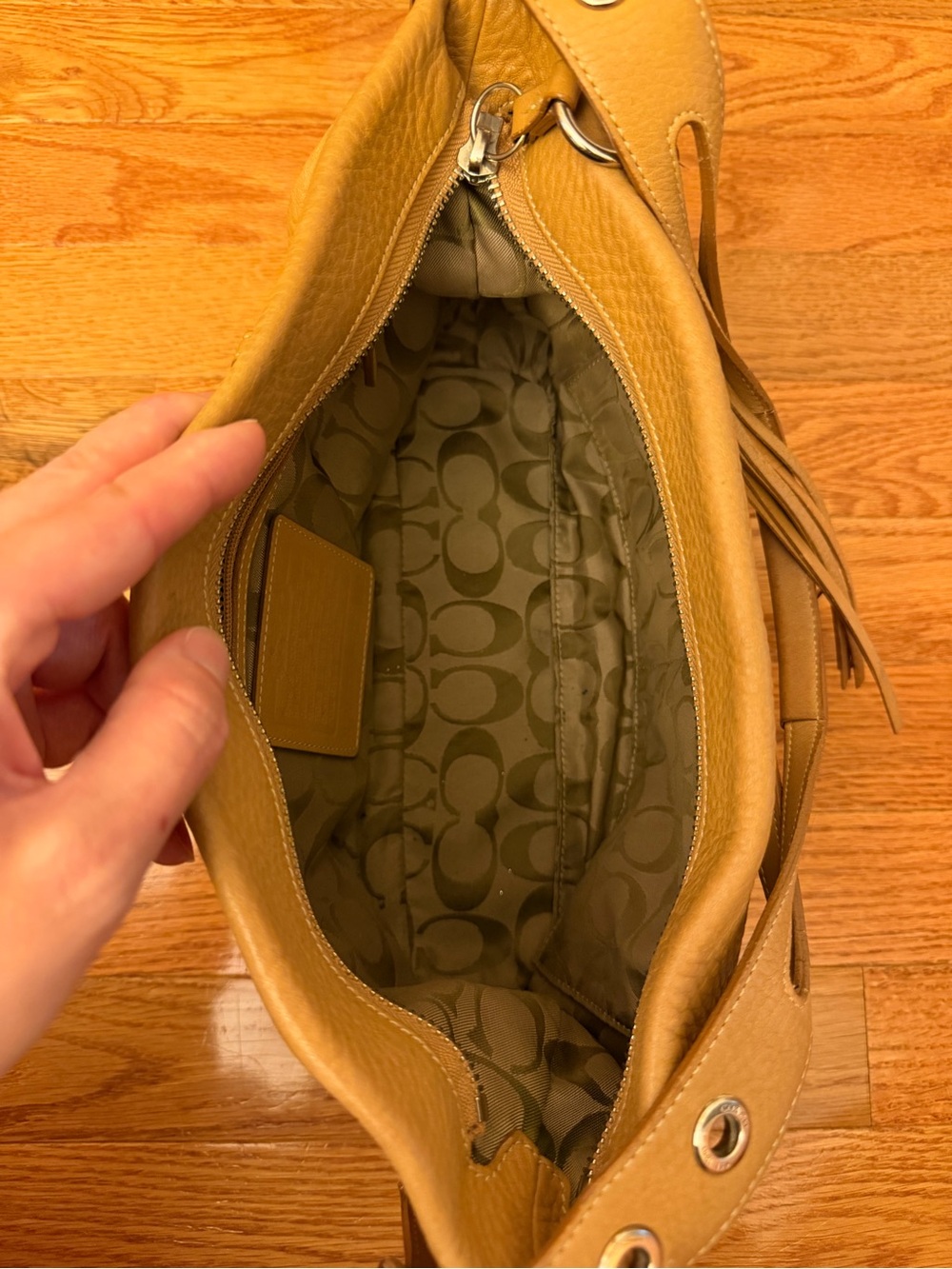 Coach pebbled leather shoulder bag - Picture 7 of 10